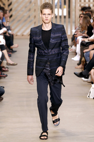 Louis Vuitton / - 2011